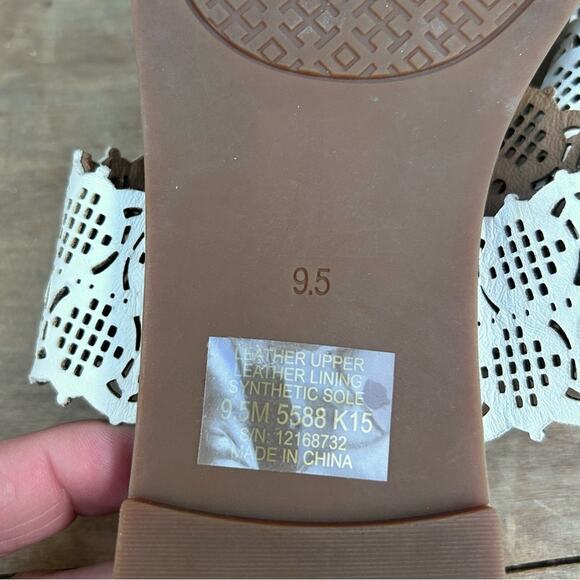 Tory Burch slides sandals flats size 9.5 cutout leather off white lattice eyelet - Picture 9 of 9